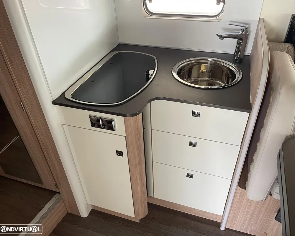 Burstner Lyseo Time Fidelity - Autocaravana c/Camas Central e Elevatória Venda Aluguer Caravanas