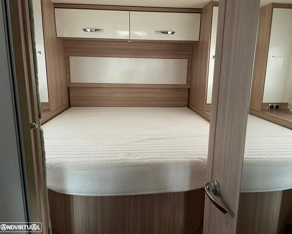 Burstner Lyseo Time Fidelity - Autocaravana c/Camas Central e Elevatória Venda Aluguer Caravanas
